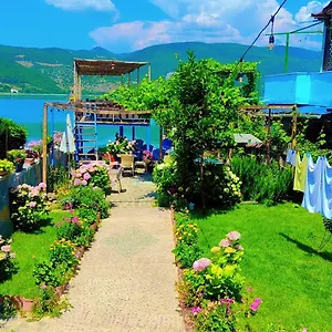 Erda Lakeside Couette-café Lini